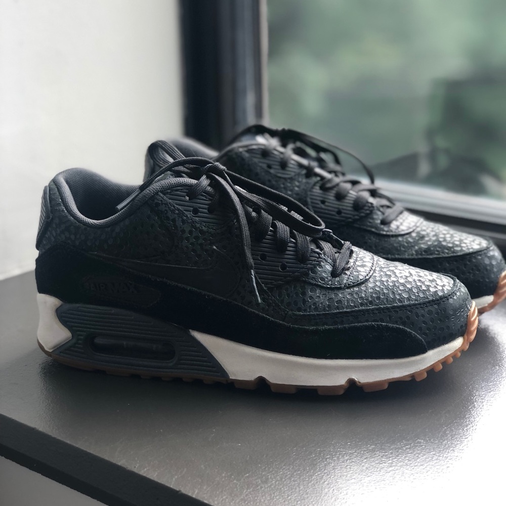 size US 8 women’s Nike air max